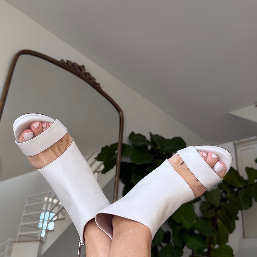 Neiman Marcus NWT Bootie White leather sandal 🌈 - Picture 4 of 17